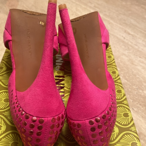 NWB Fucsia Flame Color Gianni Bini 4 1/2” heel, see photos below, never worn. - Picture 7 of 9